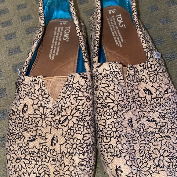 Women’s TOMS - Picture 2 of 2